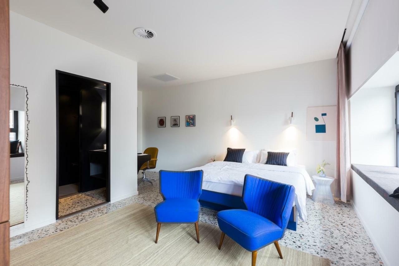 Yust Hotel